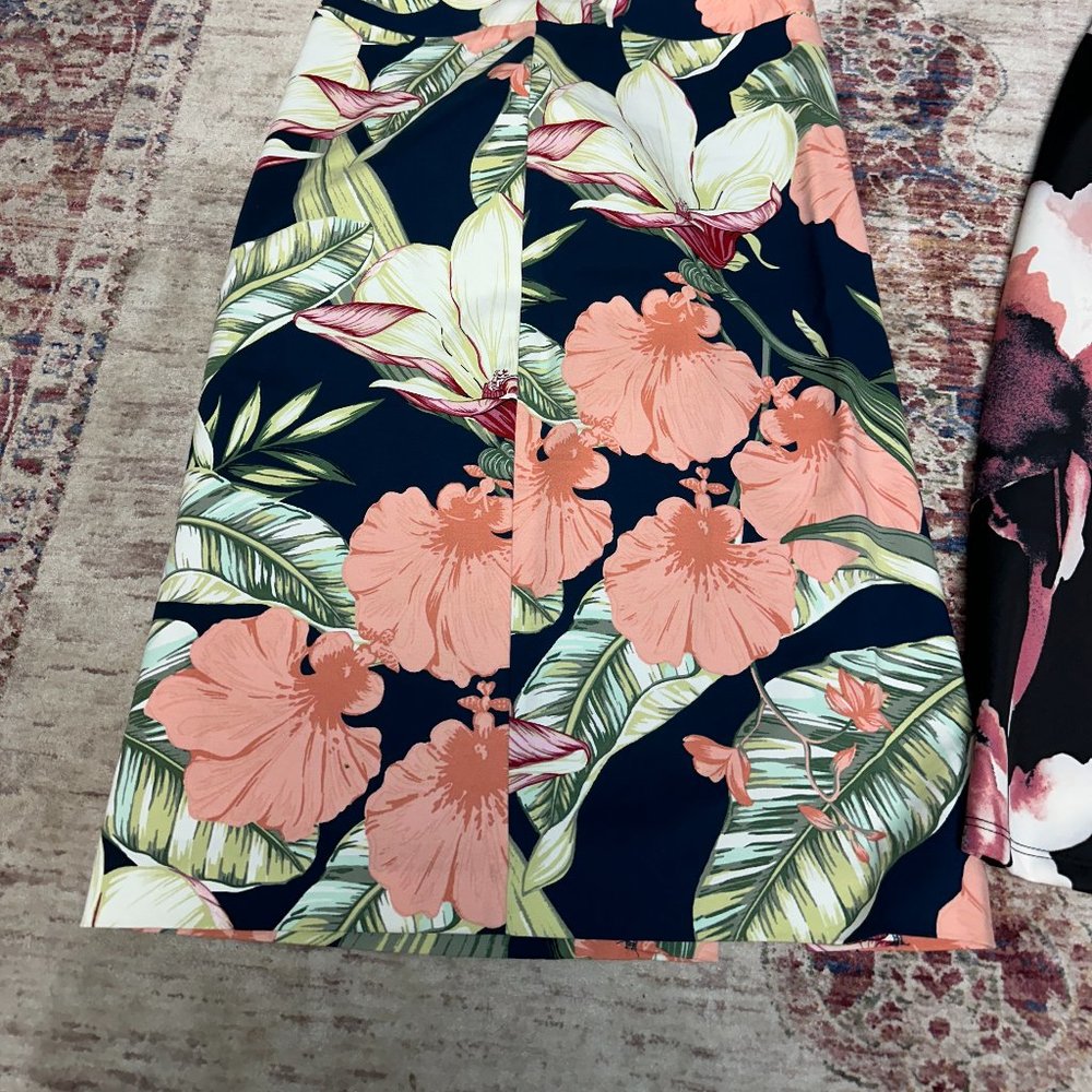 Ann Taylor Women's Long Floral Design Skirt Size 6 In Great Shape!!